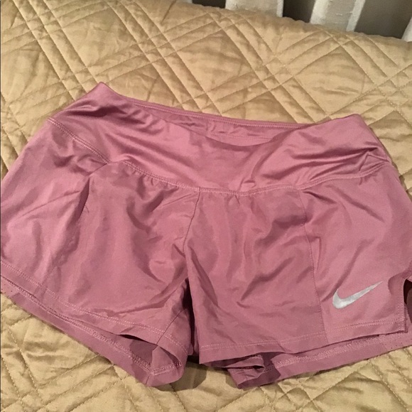 nike mauve shorts